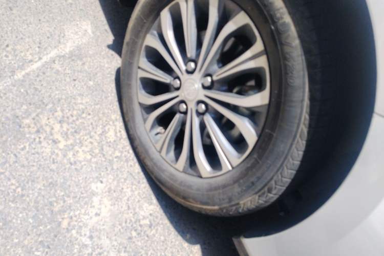 Used Buick GL8 2023 Facelifted Land Cruiser Executive Luxury Version Right Front Wheel Hub