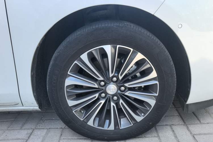 Used Buick GL8 2023 ES Lu Zun Luxury Model Right Front Wheel Hub