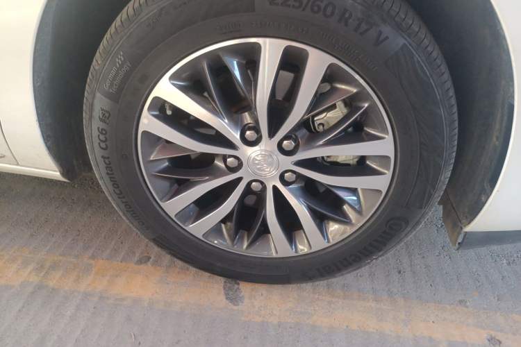 Used Buick GL8 2023 ES Lu Zun Comfort Model Right Front Wheel Hub