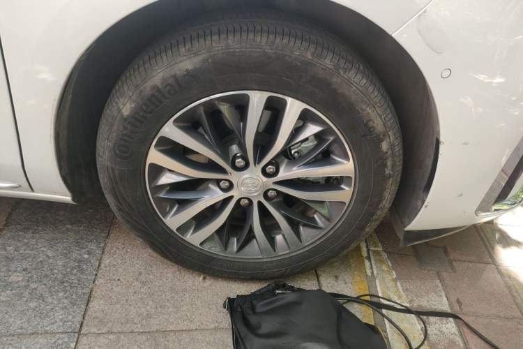 Used Buick GL8 2023 ES Lu Zun Deluxe Model Right Front Wheel Hub