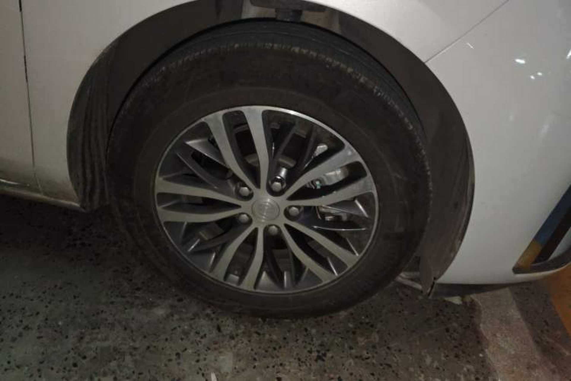Used Buick GL8 2023 ES Lu Zun Comfort Model Right Front Wheel Hub