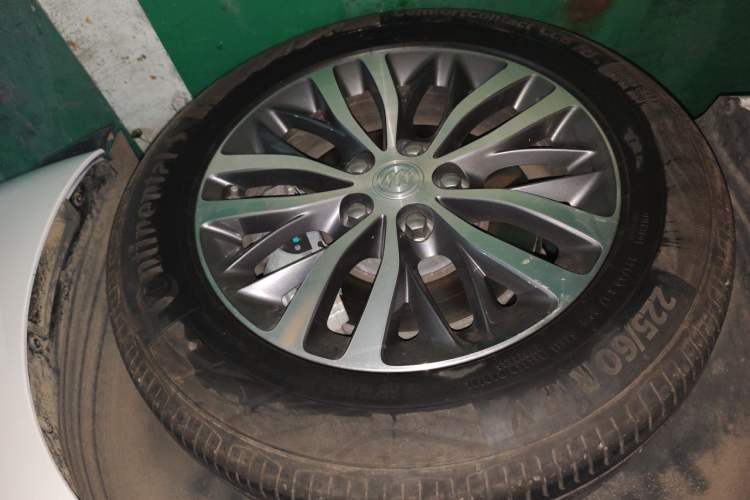 Used Buick GL8 2023 ES Lu Zun Comfort Model Right Front Wheel Hub