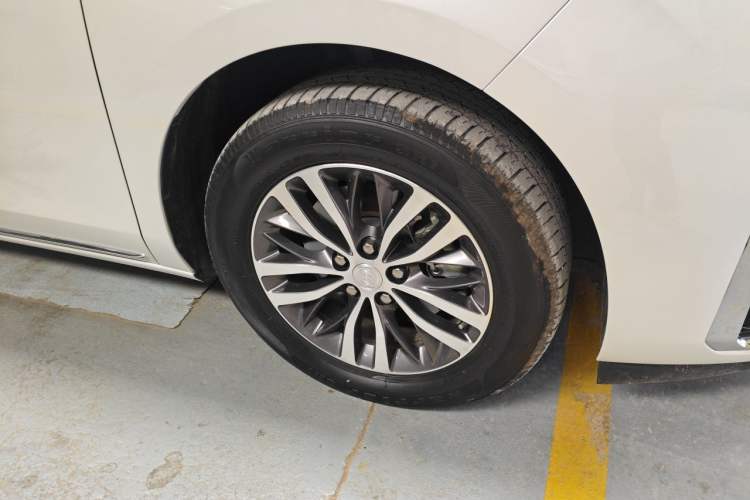 Used Buick GL8 2023 ES Lu Zun Comfort Model Right Front Wheel Hub