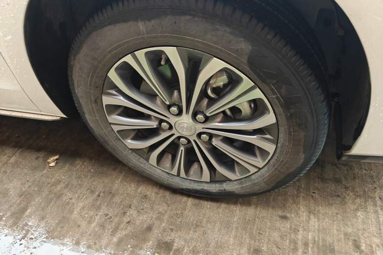 Used Buick GL8 2023 Land Executive Class Smart Enjoyment Model Right Front Wheel Hub