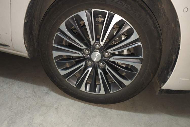 Used Buick GL8 2023 ES Lu Zun Luxury Edition and Yue Version Right Front Wheel Hub