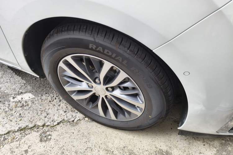 Used Buick GL8 2023 ES Lu Zun Deluxe Model Right Front Wheel Hub