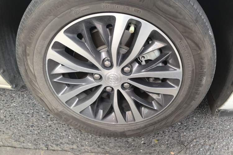Used Buick GL8 2023 ES Lu Zun Comfort Model Right Front Wheel Hub