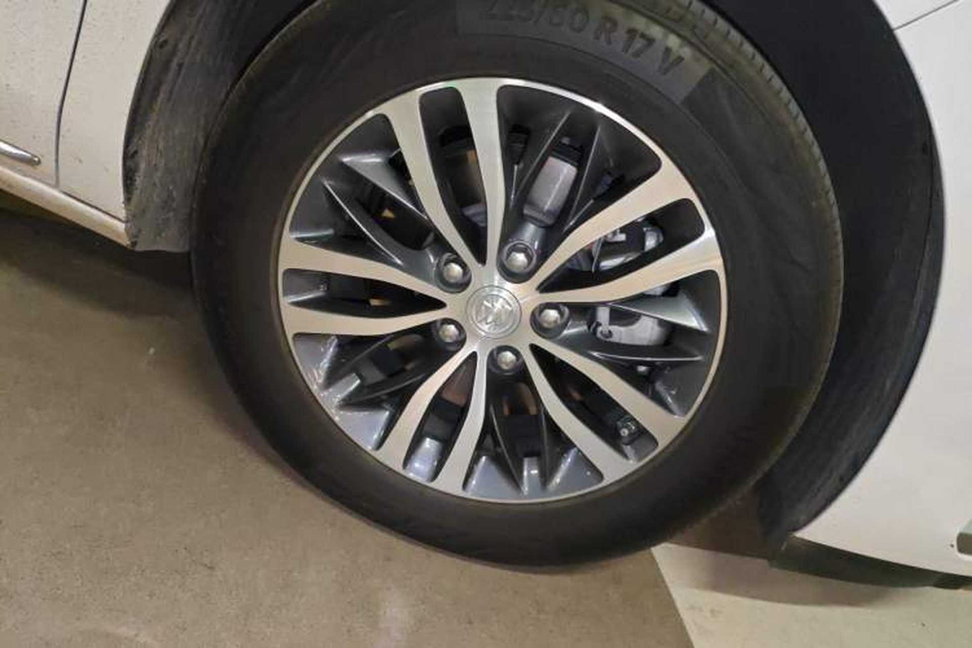 Used Buick GL8 2023 ES Lu Zun Deluxe Model Right Front Wheel Hub