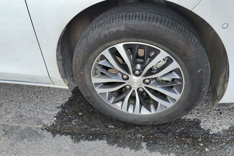Used Buick GL8 2023 ES Lu Zun Deluxe Model Right Front Wheel Hub
