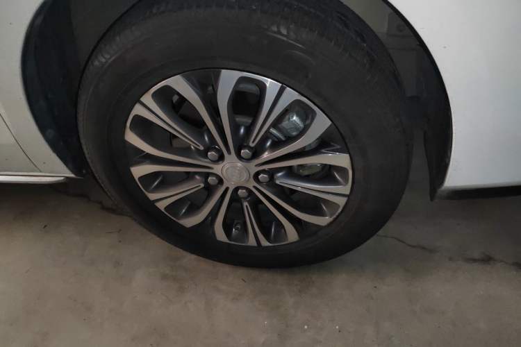 Used Buick GL8 2023 Land Executive Class Smart Enjoyment Model Right Front Wheel Hub