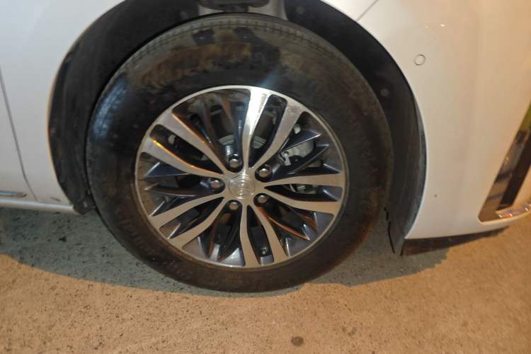 Used Buick GL8 2023 ES Lu Zun Deluxe Model Right Front Wheel Hub