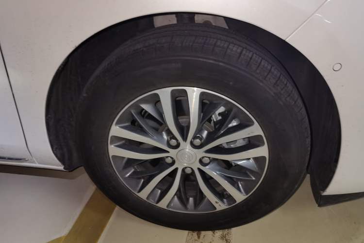Used Buick GL8 2023 ES Lu Zun Deluxe Model Right Front Wheel Hub