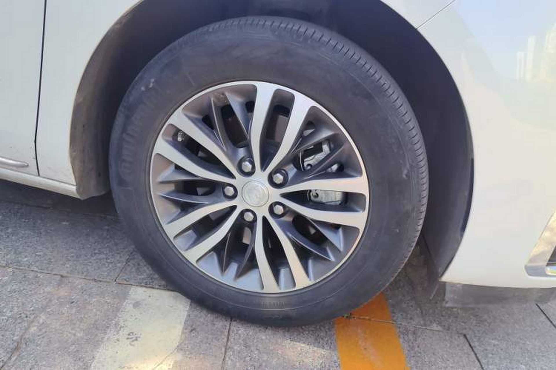Used Buick GL8 2023 ES Lu Zun Comfort Model Right Front Wheel Hub