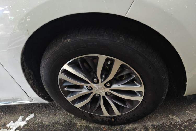 Used Buick GL8 2023 ES Lu Zun Comfort Model Right Front Wheel Hub