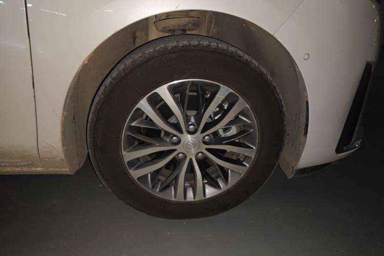 Used Buick GL8 2023 ES Lu Zun Deluxe Model Right Front Wheel Hub