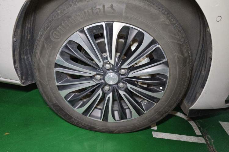 Used Buick GL8 2023 ES Lu Zun Luxury Model Right Front Wheel Hub