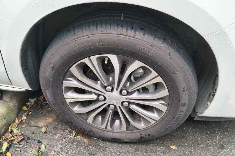 Used Buick GL8 2023 Land Executive Class Comfort Model Right Front Wheel Hub