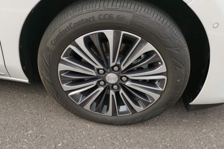 Used Buick GL8 2023 ES Lu Zun Luxury Model Right Front Wheel Hub