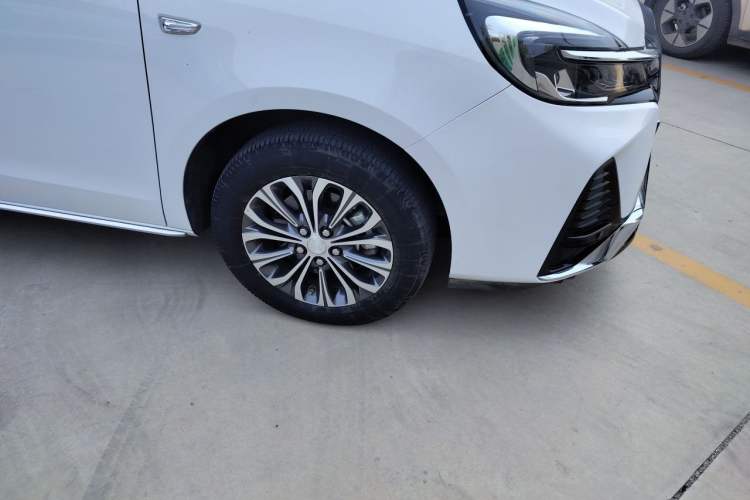 Used Buick GL8 2023 Land Executive Class 652T Luxury Model Right Front Wheel Hub