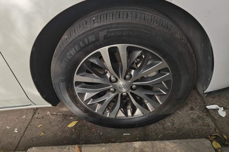 Used Buick GL8 2023 ES Lu Zun Deluxe Model Right Front Wheel Hub