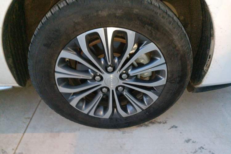 Used Buick GL8 2023 Land Executive Class 652T Luxury Model Right Front Wheel Hub