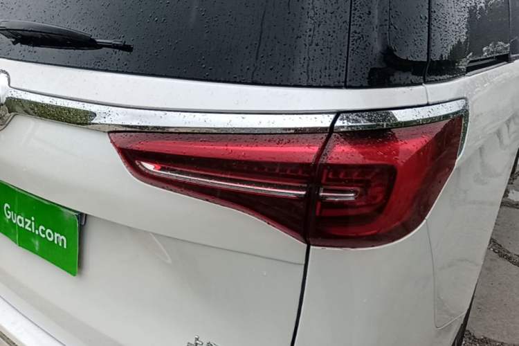 Used Buick GL8 2023 ES Lu Zun Comfort Model Right Rear Taillight