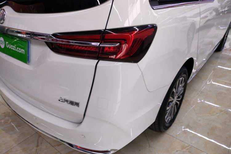 Used Buick GL8 2023 Facelifted Land Cruiser Executive Luxury Version Right Rear Taillight
