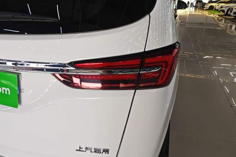 Used Buick GL8 2023 Facelifted Land Cruiser Executive Luxury Version Right Rear Taillight