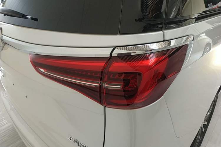 Used Buick GL8 2023 ES Lu Zun Comfort Model Right Rear Taillight