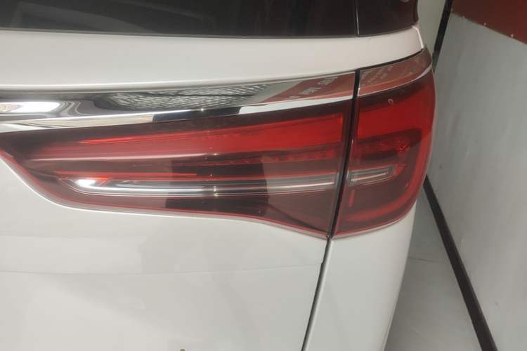 Used Buick GL8 2023 ES Lu Zun Deluxe Model Right Rear Taillight