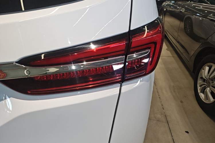 Used Buick GL8 2023 Land Executive Class Smart Enjoyment Model Right Rear Taillight