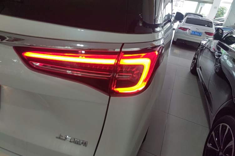 Used Buick GL8 2023 ES Lu Zun Comfort Model Right Rear Taillight
