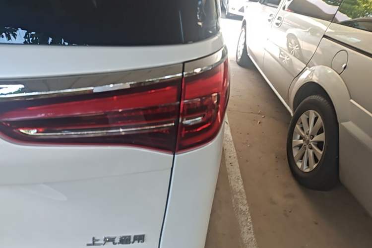 Used Buick GL8 2023 ES Lu Zun Comfort Model Right Rear Taillight
