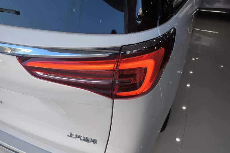 Used Buick GL8 2023 ES Lu Zun Comfort Model Right Rear Taillight