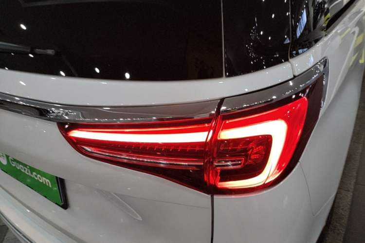 Used Buick GL8 2023 ES Lu Zun Deluxe Model Right Rear Taillight