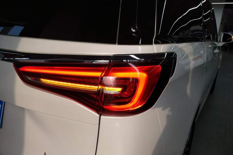 Used Buick GL8 2023 ES Lu Zun Deluxe Model Right Rear Taillight