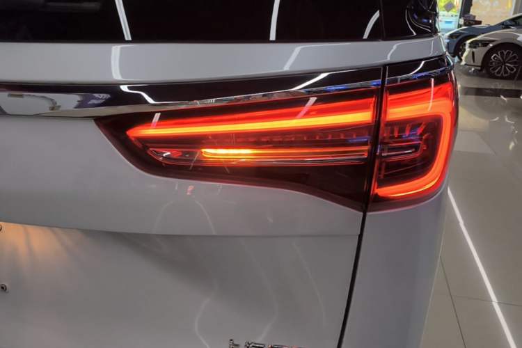 Used Buick GL8 2023 ES Lu Zun Comfort Model Right Rear Taillight
