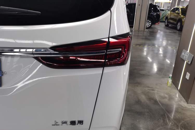 Used Buick GL8 2023 Facelifted Land Cruiser Executive Luxury Version Right Rear Taillight