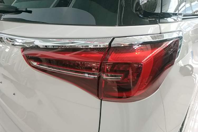 Used Buick GL8 2023 ES Lu Zun Deluxe Model Right Rear Taillight