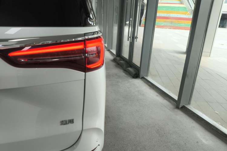 Used Buick GL8 2023 ES Lu Zun Deluxe Model Right Rear Taillight