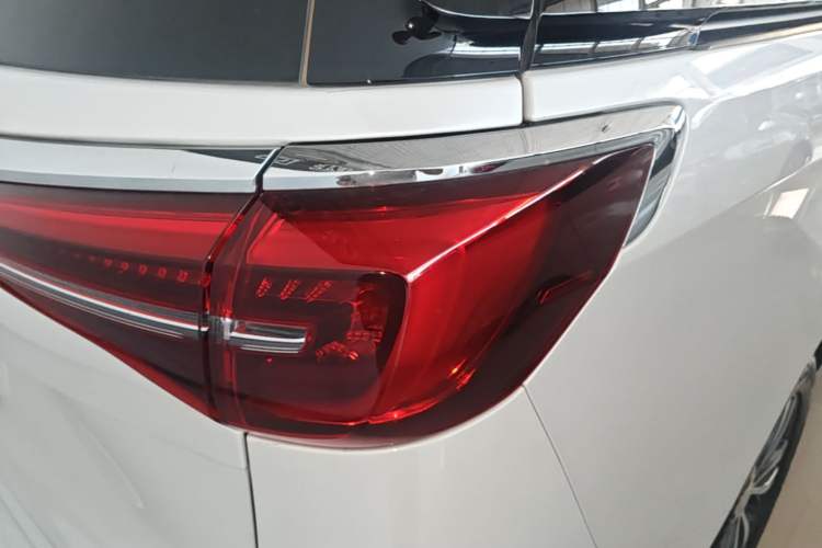 Used Buick GL8 2023 ES Lu Zun Deluxe Model Right Rear Taillight
