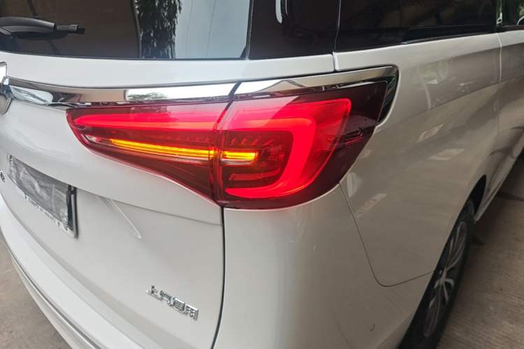 Used Buick GL8 2023 ES Lu Zun Deluxe Model Right Rear Taillight