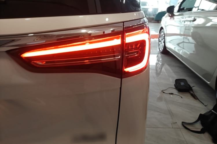 Used Buick GL8 2023 ES Lu Zun Deluxe Model Right Rear Taillight
