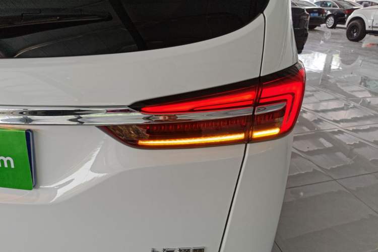 Used Buick GL8 2023 Facelifted Land Cruiser Executive Luxury Version Right Rear Taillight