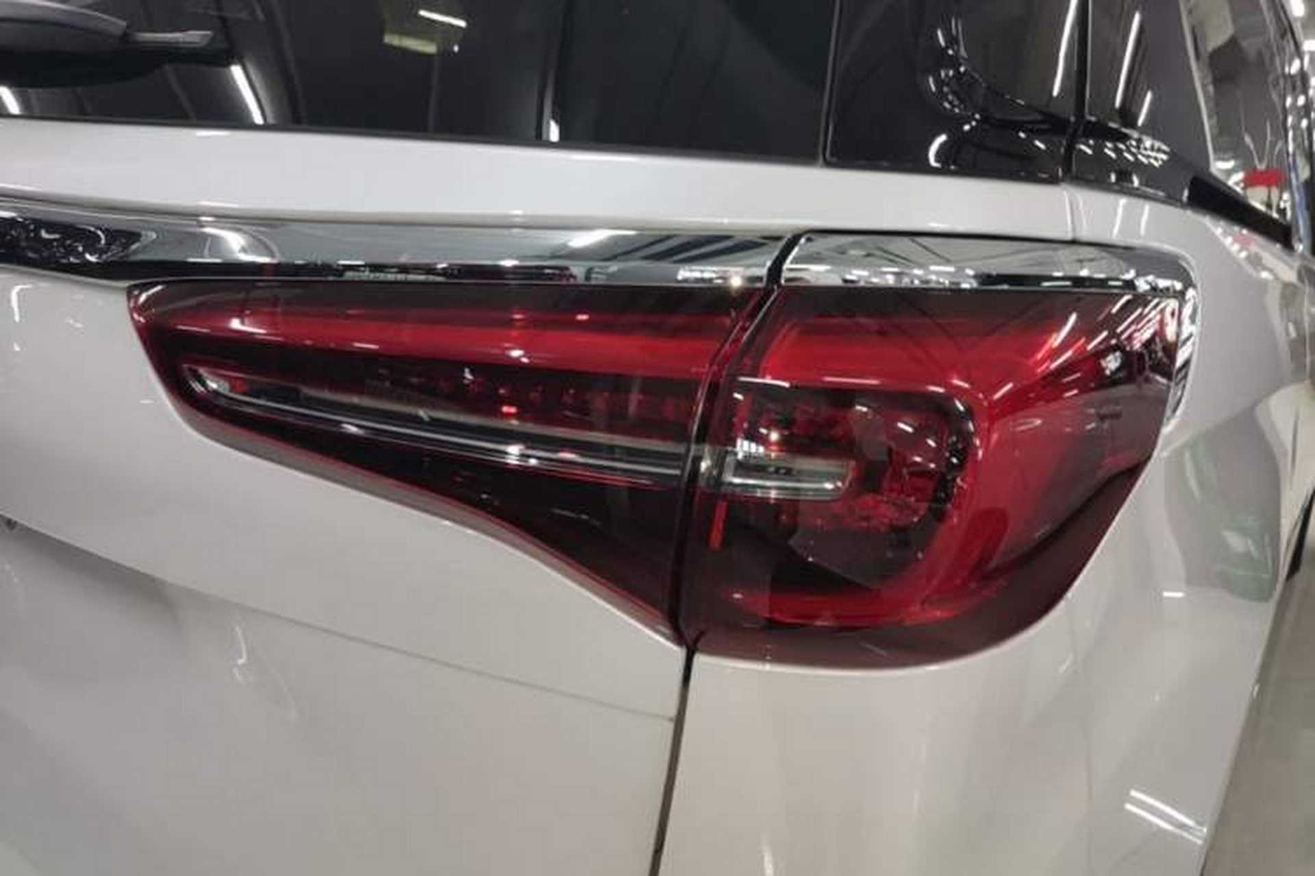 Used Buick GL8 2023 ES Lu Zun Deluxe Model Right Rear Taillight