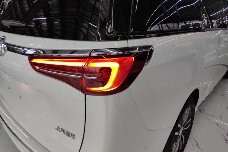 Used Buick GL8 2023 ES Lu Zun Deluxe Model Right Rear Taillight