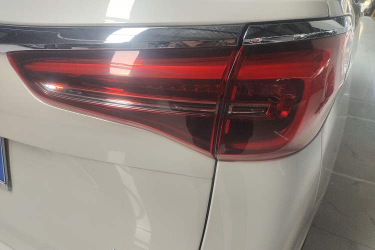 Used Buick GL8 2023 ES Lu Zun Comfort Model Right Rear Taillight