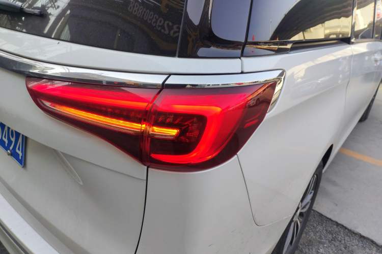 Used Buick GL8 2023 ES Lu Zun Deluxe Model Right Rear Taillight