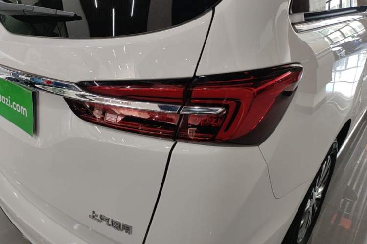 Used Buick GL8 2023 Facelifted Land Cruiser Executive Luxury Version Right Rear Taillight