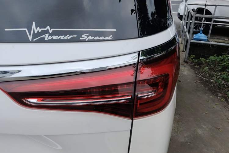 Used Buick GL8 2023 ES Lu Zun Deluxe Model Right Rear Taillight
